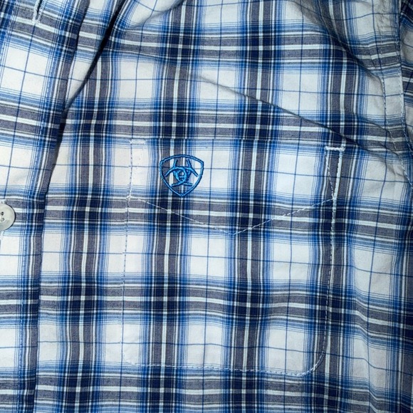 Ariat Pro Series Boys Blue Plaid Button Down Size Medium 10-12 Long Sleeve - Picture 2 of 8